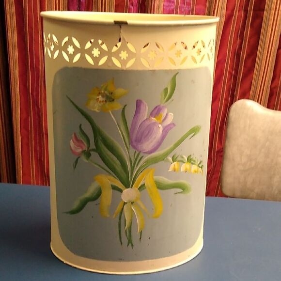 Floral Painted Toleware? Metal Waste Bin Decorative cut outs upper edge - Picture 1 of 13